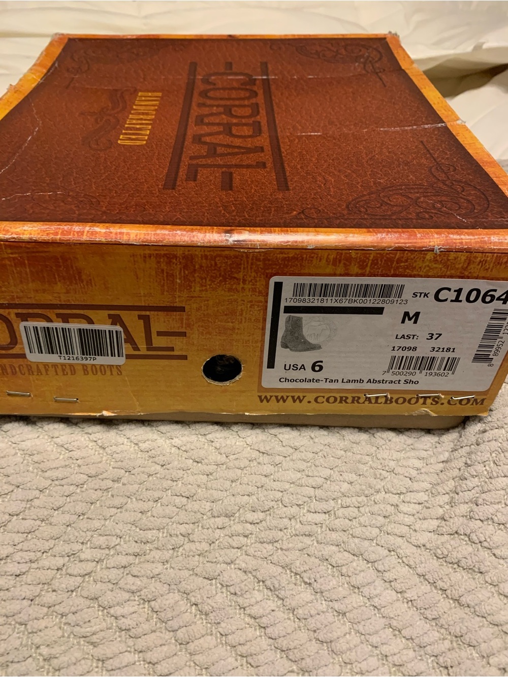 Corral Chocolate and Tan Branded box size 6 corral women’s sheep skin great cond